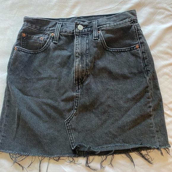 Levi’s black demin skirt - Picture 3 of 4